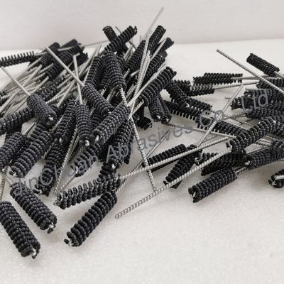 Spazzole per la lucidatura di fori di precisione e per l'elaborazione di fori interni installati su macchine per la fresatura CNC