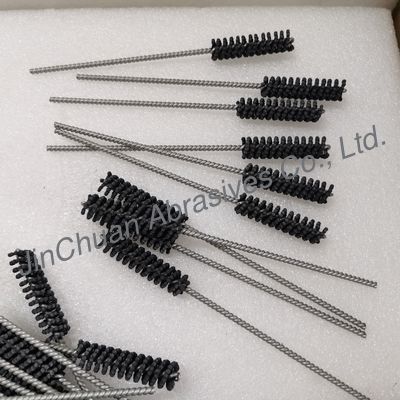 Spazzole per la lucidatura di fori di precisione e per l'elaborazione di fori interni installati su macchine per la fresatura CNC