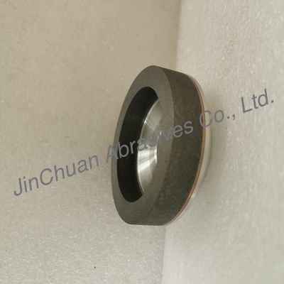 L'abbigliamento è costituito da: