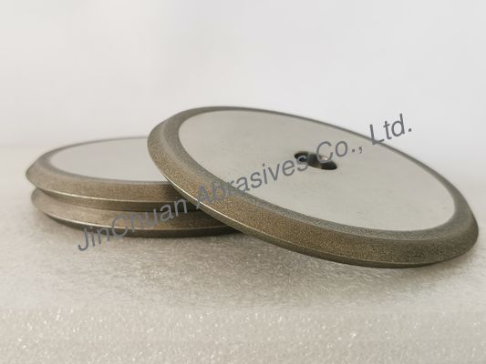 Alti pezzi in lavorazione di durezza intorno alle mole abrasive del Cbn